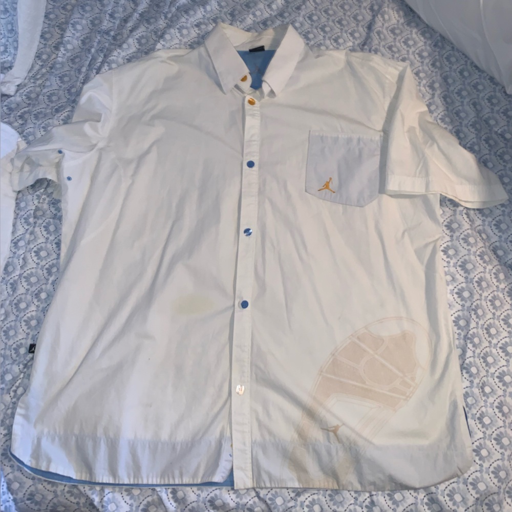 ⛹🏽 Jordan • Vintage White Shirt with Blue Lining